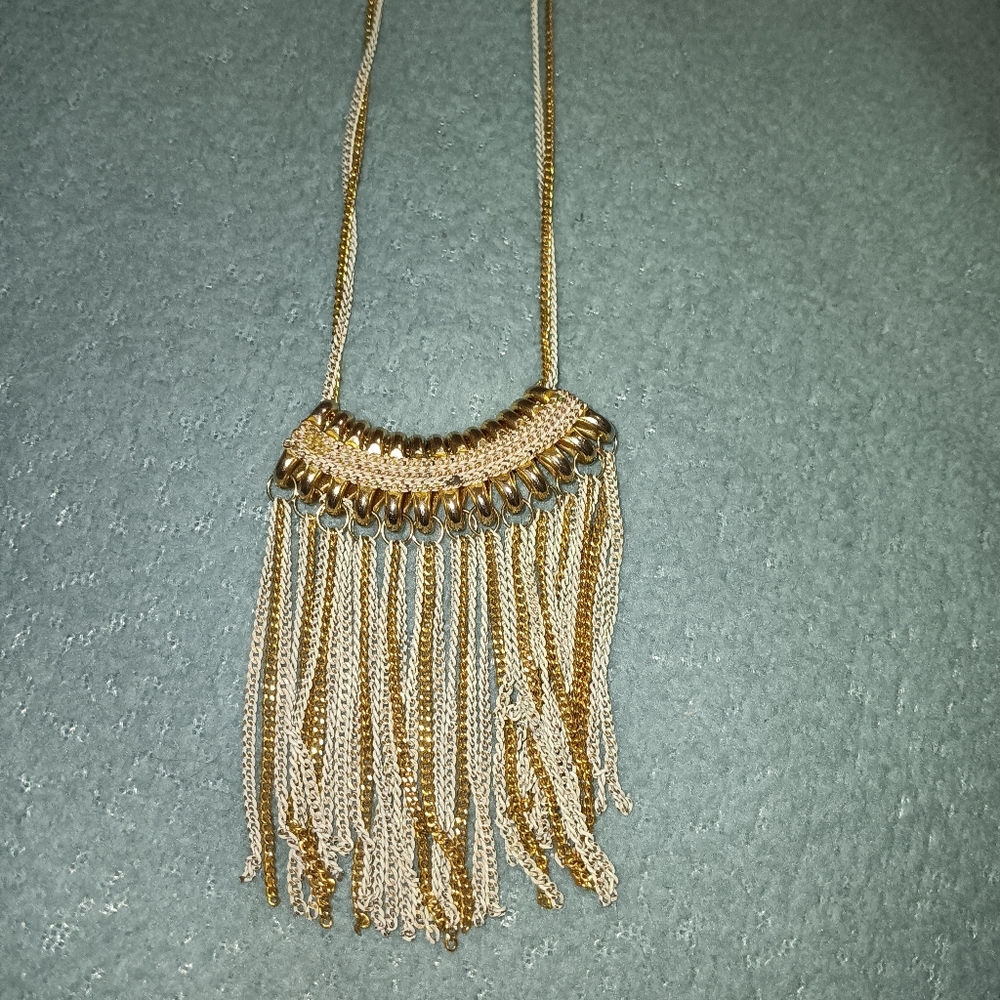 B.B. LILA OUT ON THE TOWN FRINGE TASSEL NKL gold & white